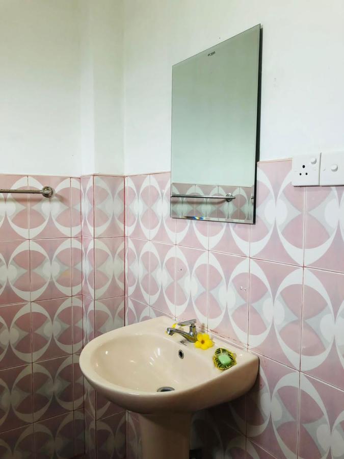 Rock Paradise Beach Hotel & Restaurent แทนกาลเล ภายนอก รูปภาพ