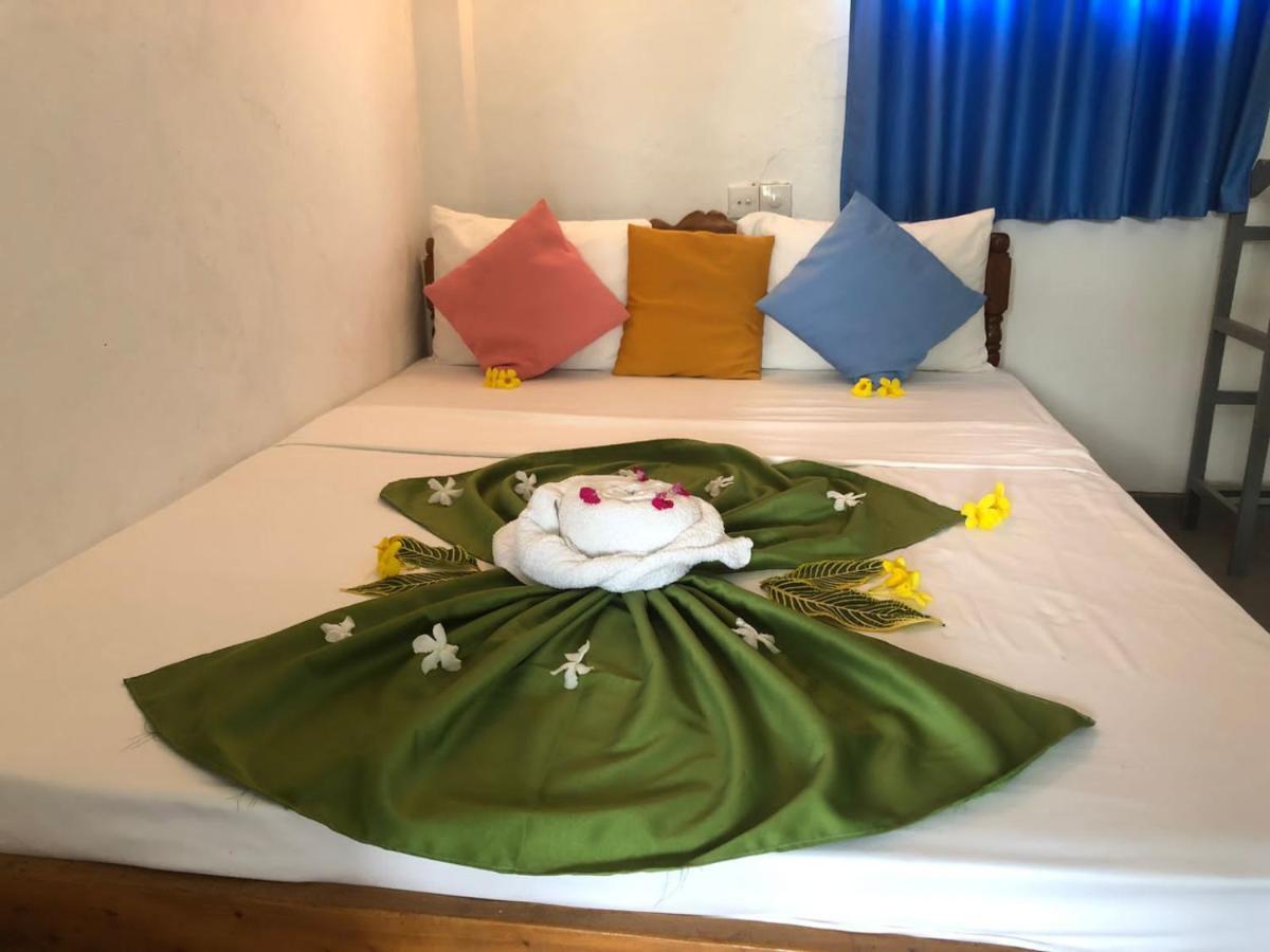 Rock Paradise Beach Hotel & Restaurent แทนกาลเล ภายนอก รูปภาพ