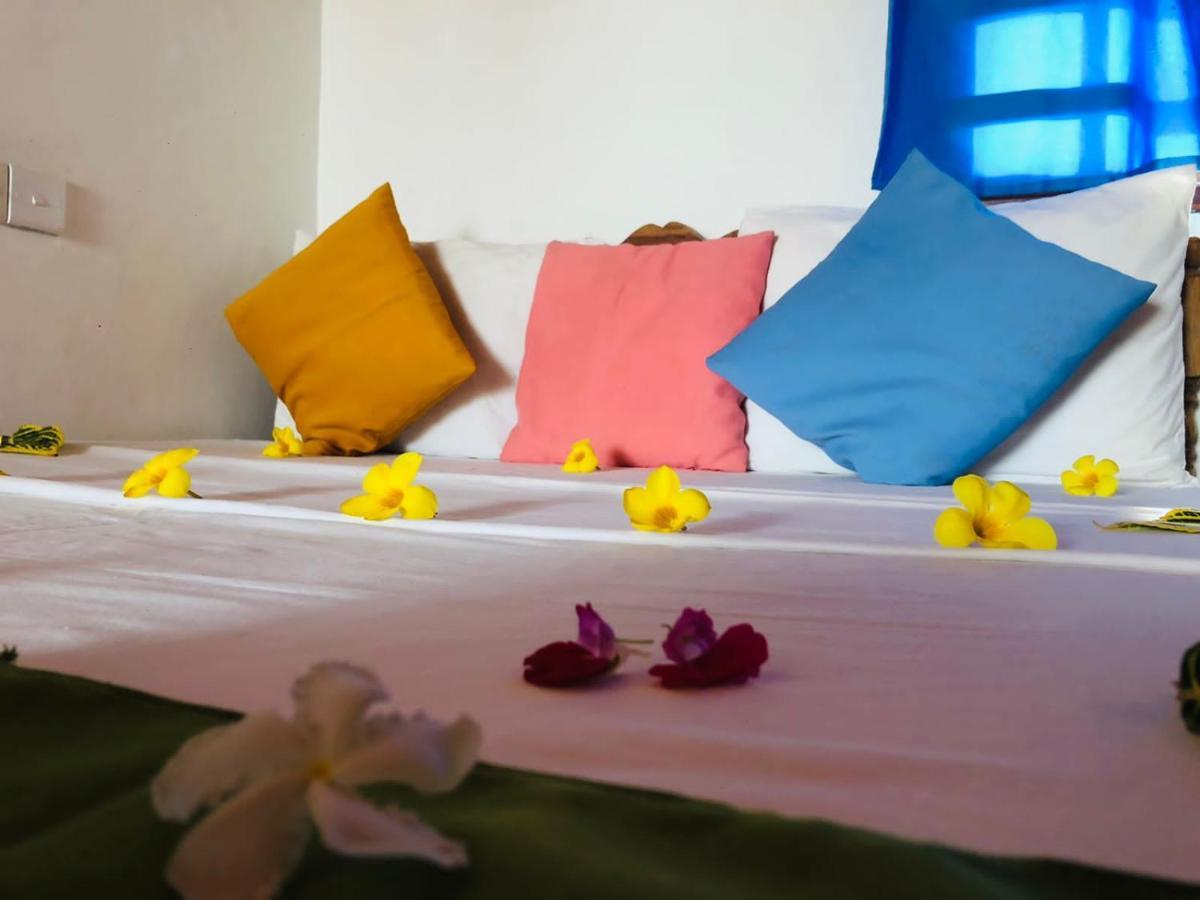 Rock Paradise Beach Hotel & Restaurent แทนกาลเล ภายนอก รูปภาพ