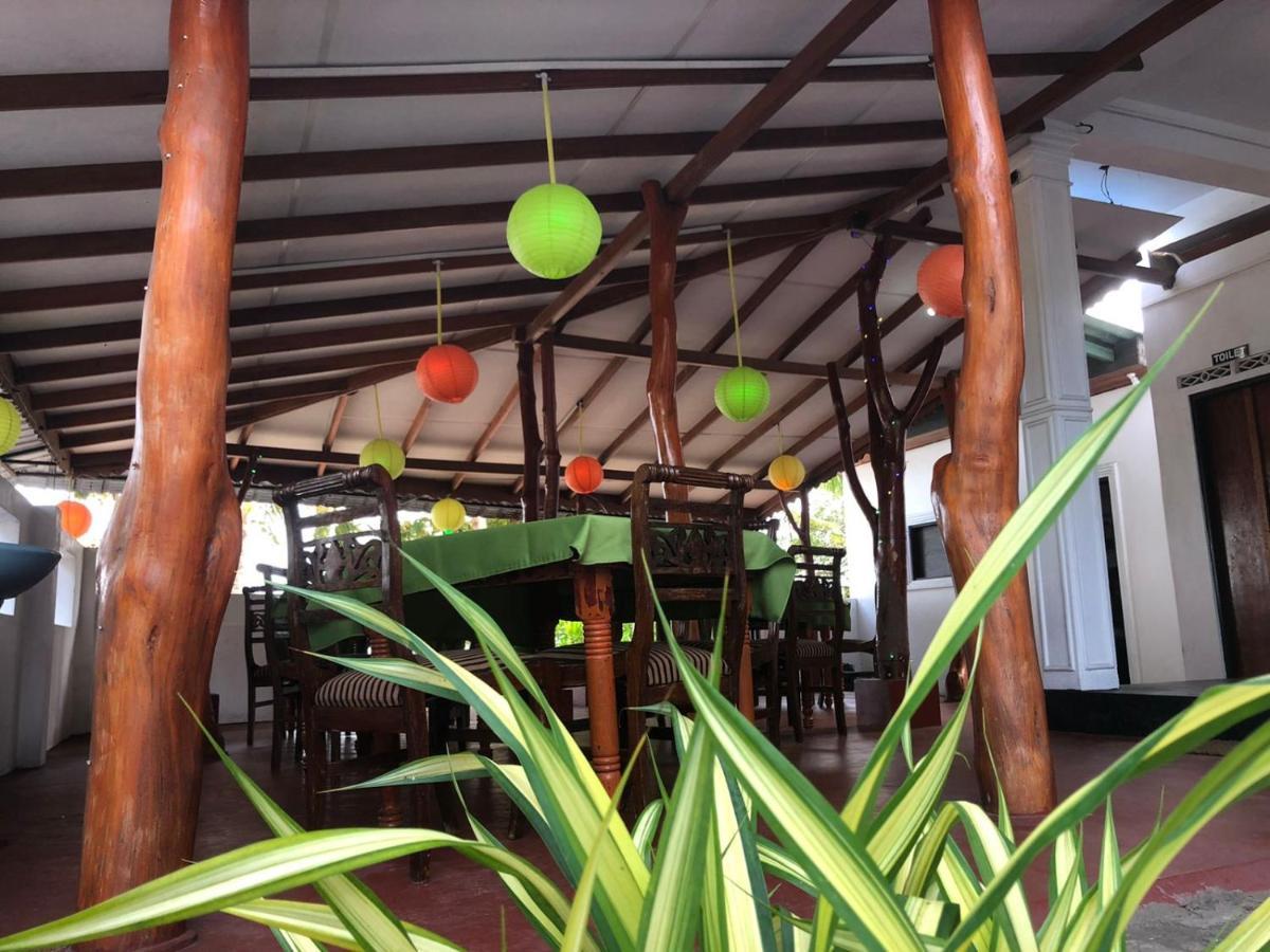 Rock Paradise Beach Hotel & Restaurent แทนกาลเล ภายนอก รูปภาพ
