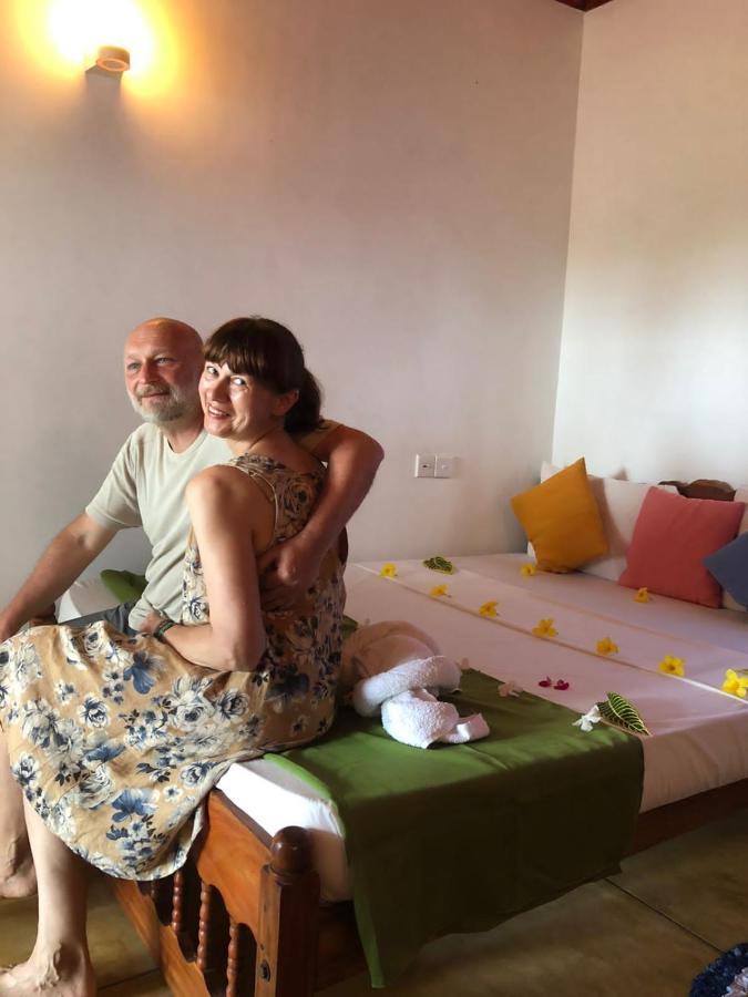 Rock Paradise Beach Hotel & Restaurent แทนกาลเล ภายนอก รูปภาพ