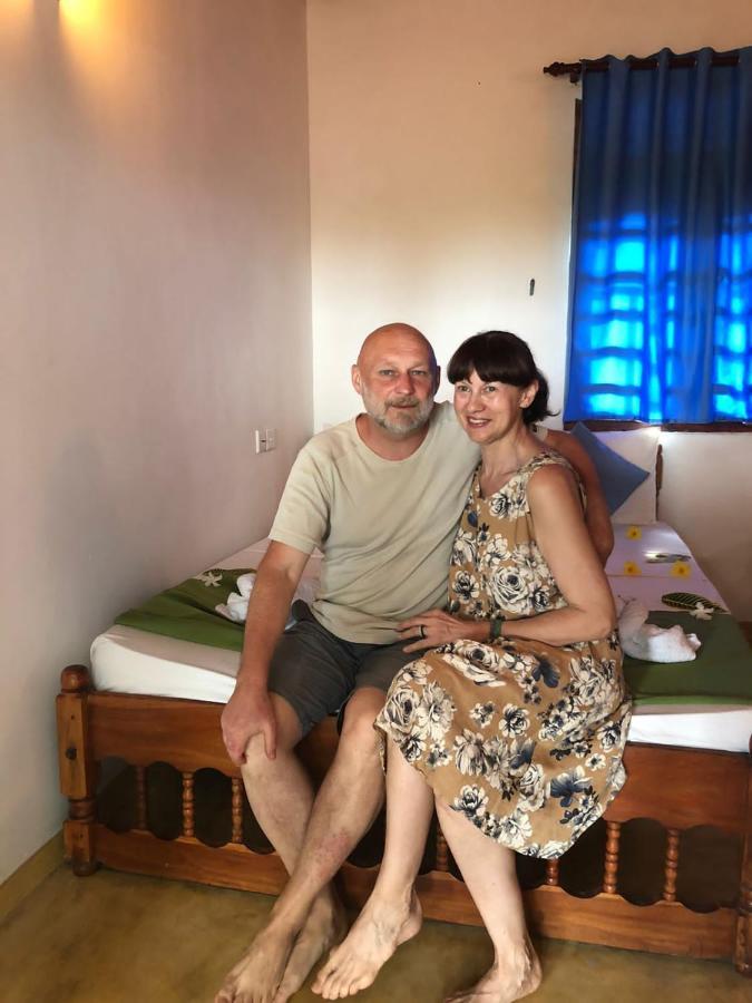 Rock Paradise Beach Hotel & Restaurent แทนกาลเล ภายนอก รูปภาพ