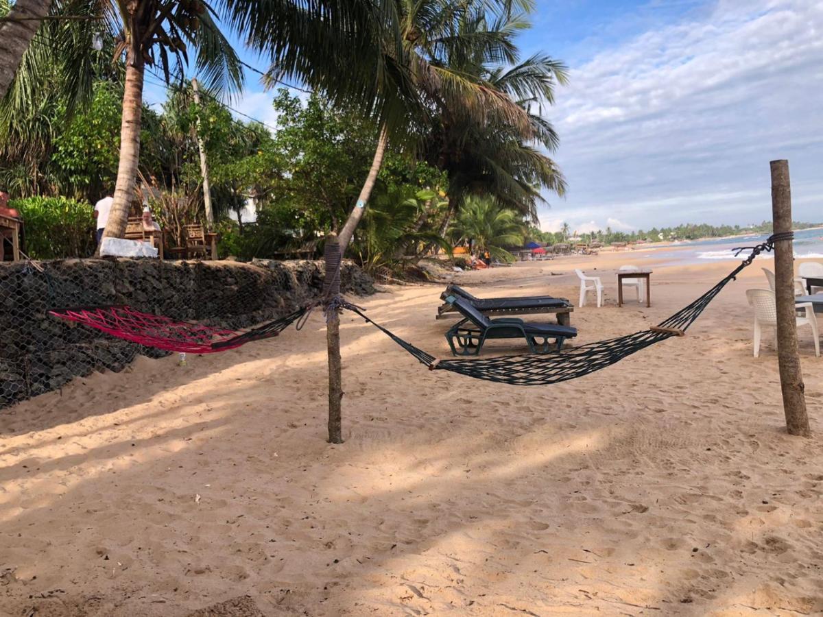 Rock Paradise Beach Hotel & Restaurent แทนกาลเล ภายนอก รูปภาพ