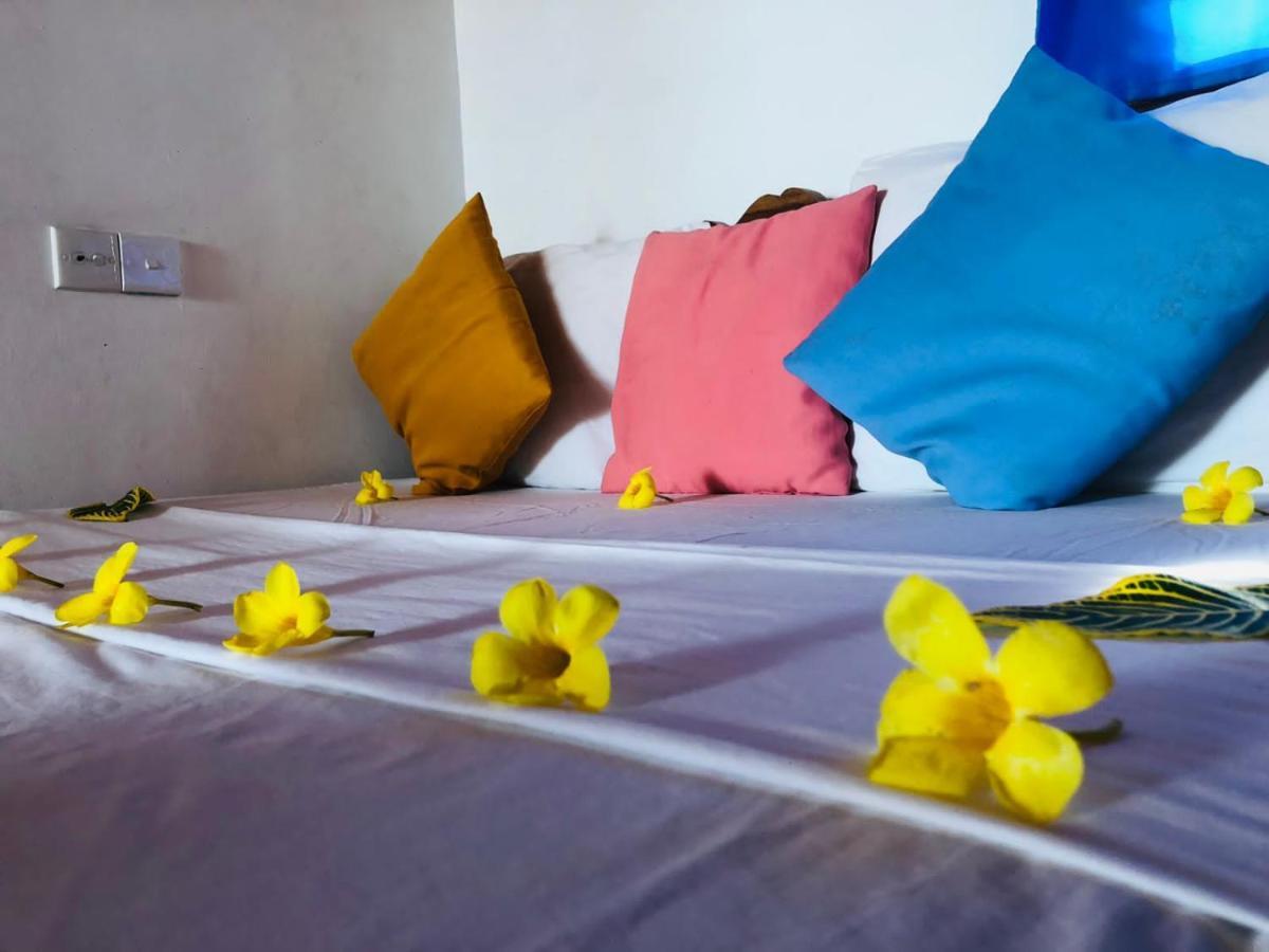 Rock Paradise Beach Hotel & Restaurent แทนกาลเล ภายนอก รูปภาพ