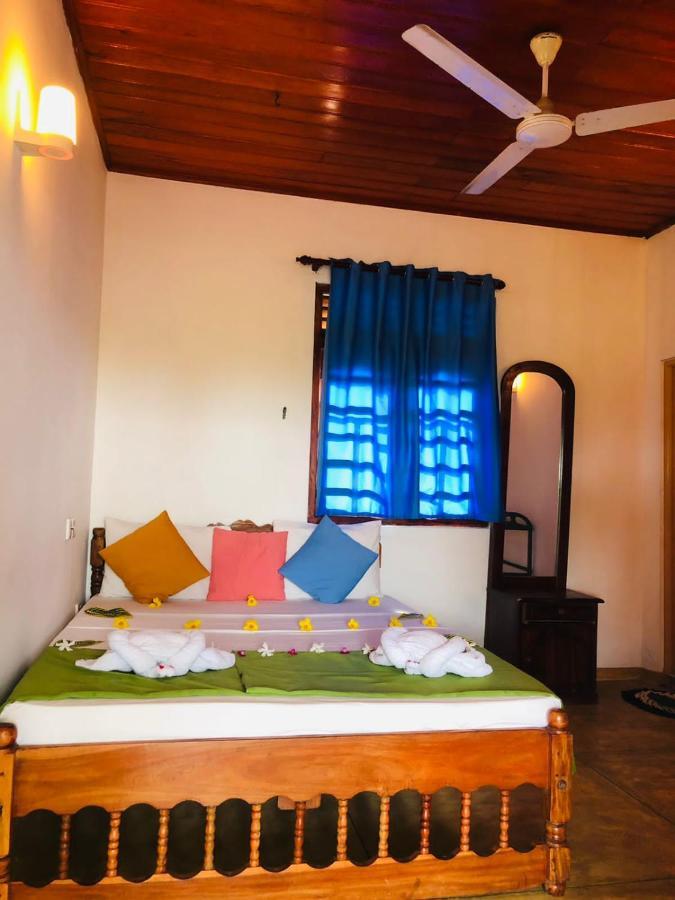 Rock Paradise Beach Hotel & Restaurent แทนกาลเล ภายนอก รูปภาพ