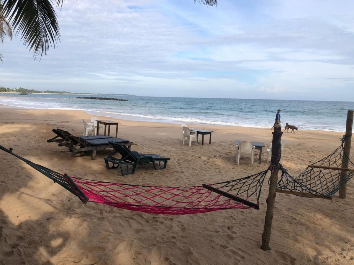Rock Paradise Beach Hotel & Restaurent แทนกาลเล ภายนอก รูปภาพ