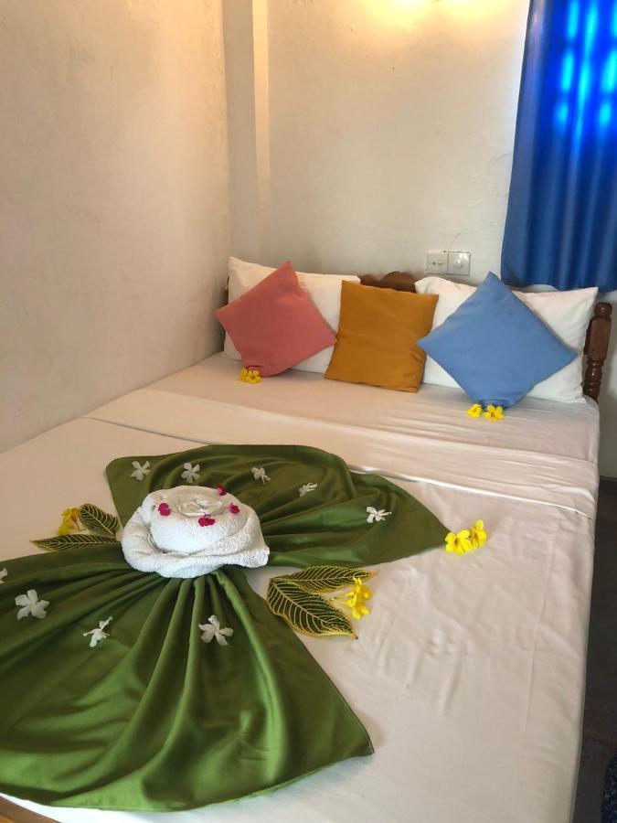 Rock Paradise Beach Hotel & Restaurent แทนกาลเล ภายนอก รูปภาพ