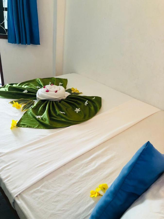 Rock Paradise Beach Hotel & Restaurent แทนกาลเล ภายนอก รูปภาพ