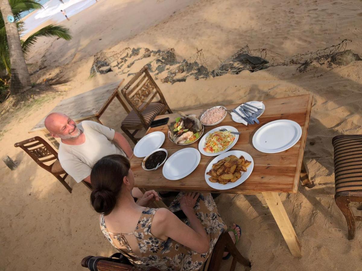 Rock Paradise Beach Hotel & Restaurent แทนกาลเล ภายนอก รูปภาพ